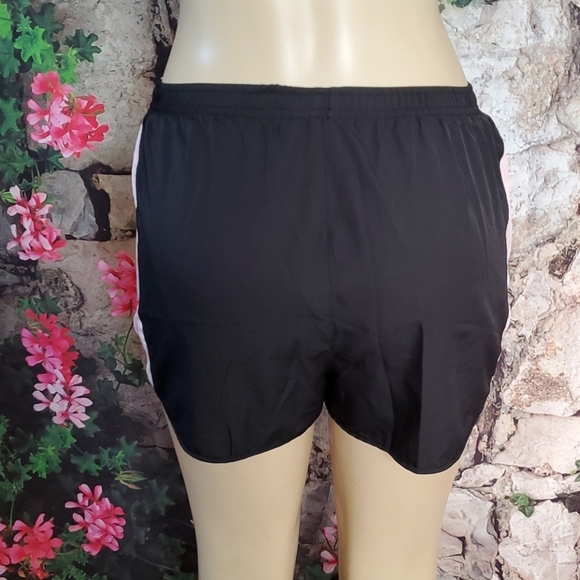 New Balance Running Shorts Black with pink Sz M - Picture 3 of 6